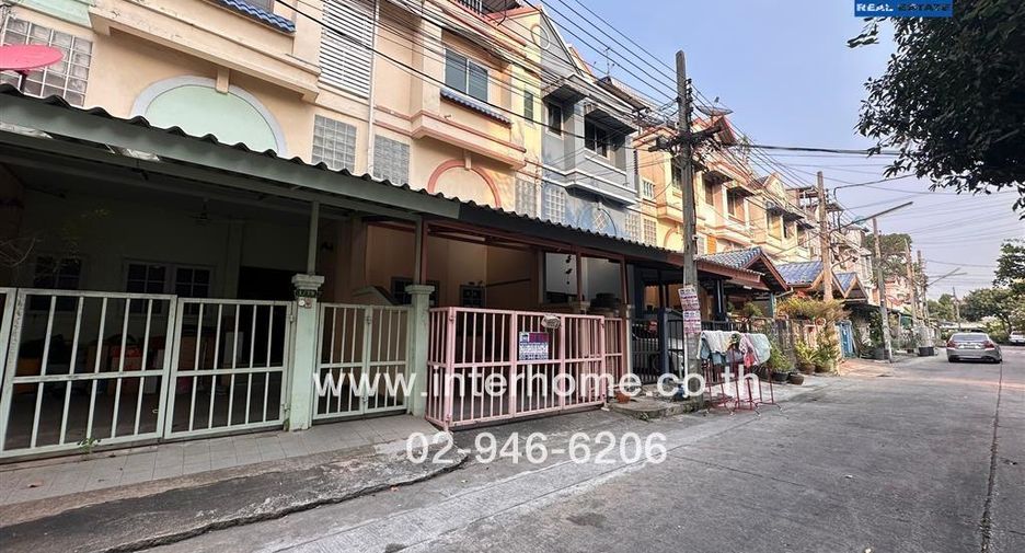 For sale 4 Beds townhouse in Mueang Nonthaburi, Nonthaburi