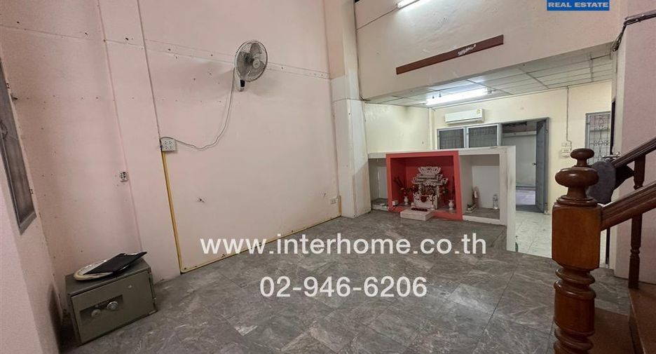 For sale 4 Beds townhouse in Mueang Nonthaburi, Nonthaburi