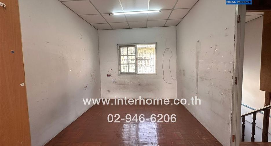 For sale 4 Beds townhouse in Mueang Nonthaburi, Nonthaburi