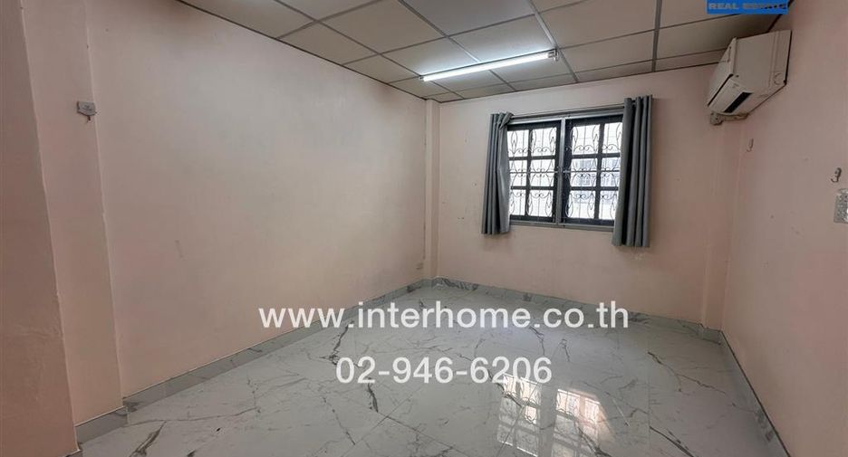 For sale 4 Beds townhouse in Mueang Nonthaburi, Nonthaburi