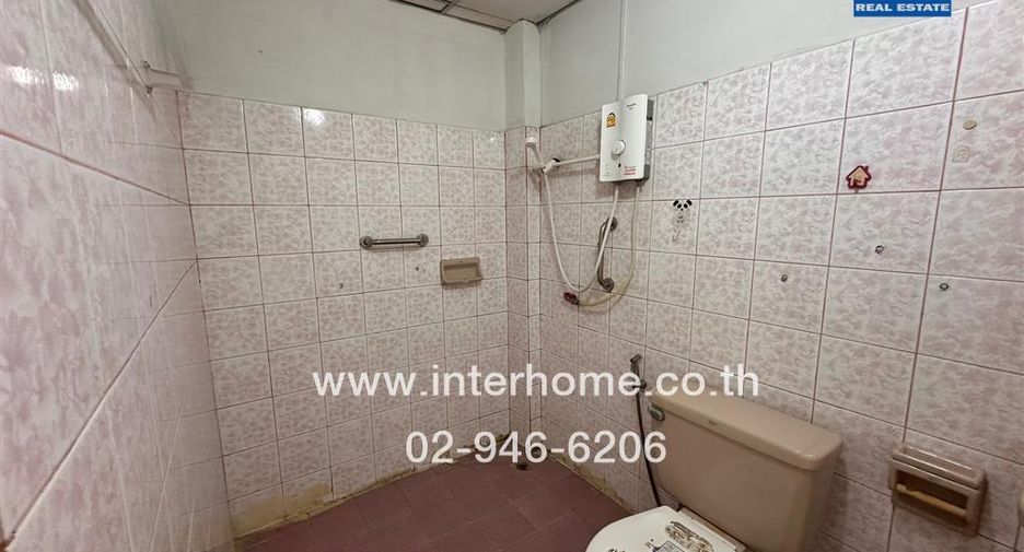 For sale 4 Beds townhouse in Mueang Nonthaburi, Nonthaburi