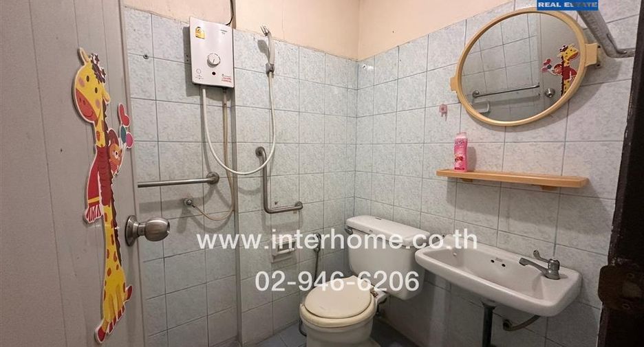 For sale 4 Beds townhouse in Mueang Nonthaburi, Nonthaburi