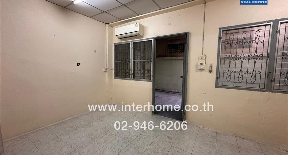 For sale 4 Beds townhouse in Mueang Nonthaburi, Nonthaburi