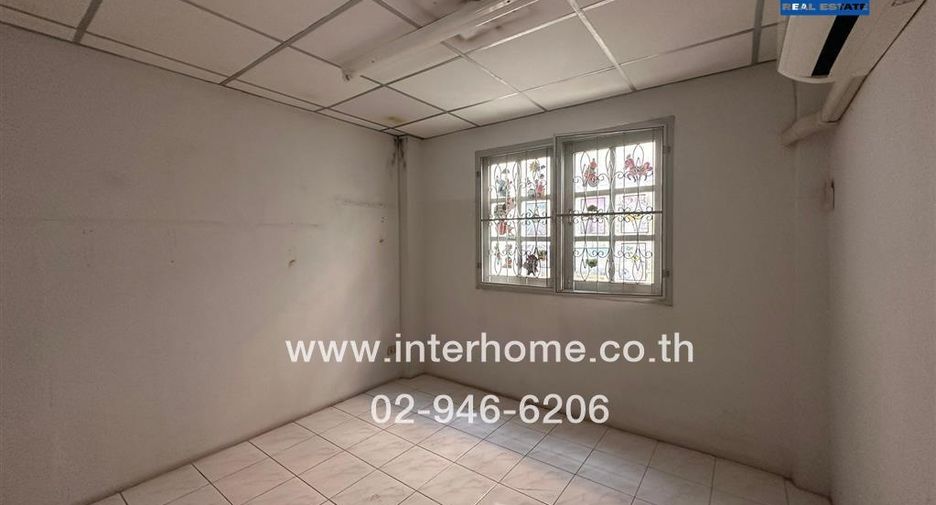 For sale 4 Beds townhouse in Mueang Nonthaburi, Nonthaburi