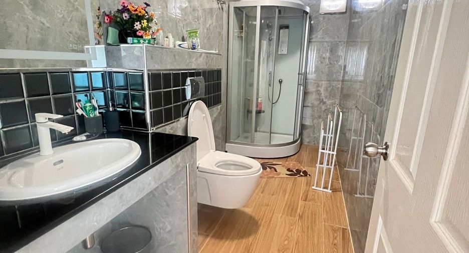 Продажа 4 спальни дом в Саттахип, Чонбури