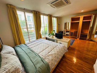 Casa adosada en alquiler de 4 habitaciones en Watthana, Bangkok
