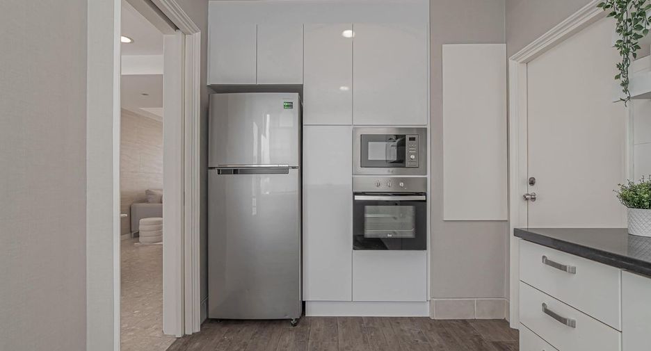 Condo en alquiler y en venta de 3 habitaciones en Watthana, Bangkok
