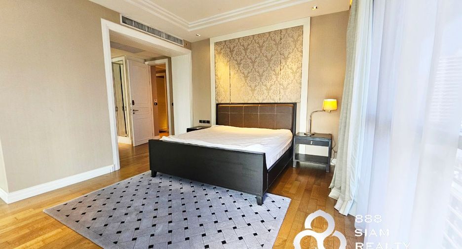For sale 3 bedrooms condo in Khlong Toei, Bangkok