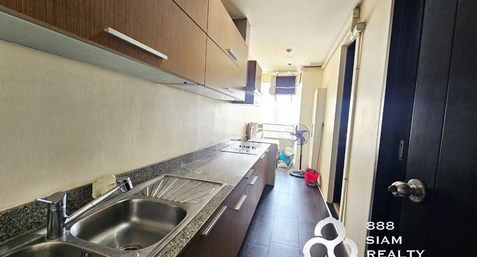 For sale 3 bedrooms condo in Khlong Toei, Bangkok
