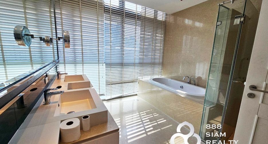 For sale 3 bedrooms condo in Khlong Toei, Bangkok