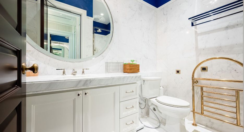 For sale 2 Beds condo in Pathum Wan, Bangkok