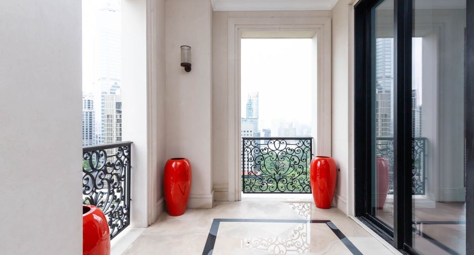 For sale 2 Beds condo in Pathum Wan, Bangkok