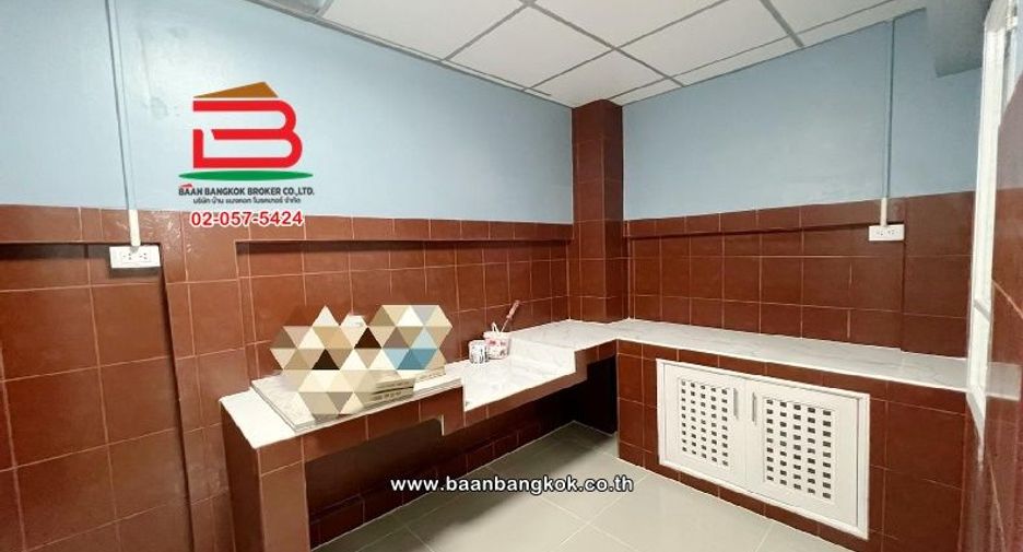 Reihenhaus zum Kauf mit 3 Zimmer in Thanyaburi, Pathum Thani