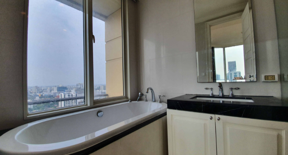 Wohnung zur Miete mit 3 Zimmer in Watthana, Bangkok
