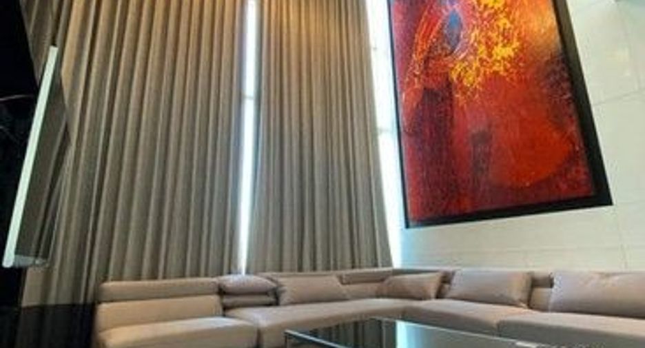 For rent 3 bed condo in Watthana, Bangkok