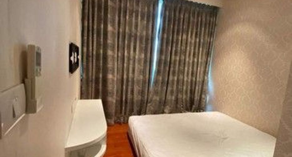 For rent 3 bed condo in Watthana, Bangkok