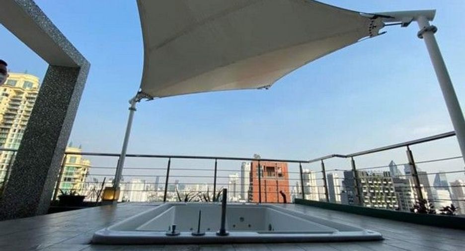 For rent 3 bed condo in Watthana, Bangkok
