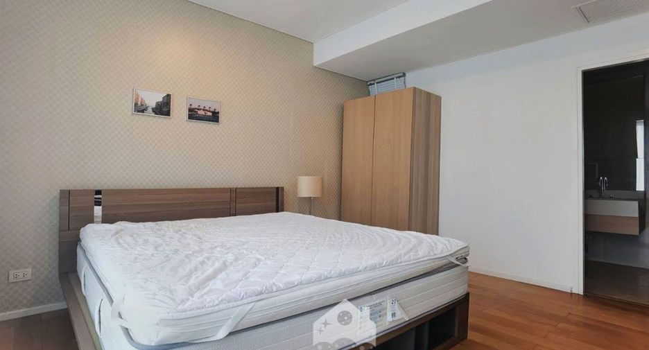 For rent 3 bed condo in Watthana, Bangkok