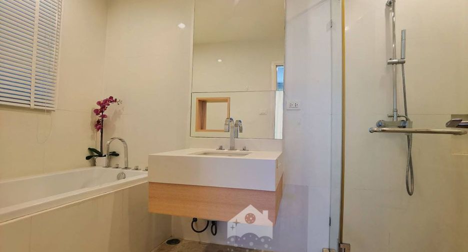 For rent 3 bed condo in Watthana, Bangkok