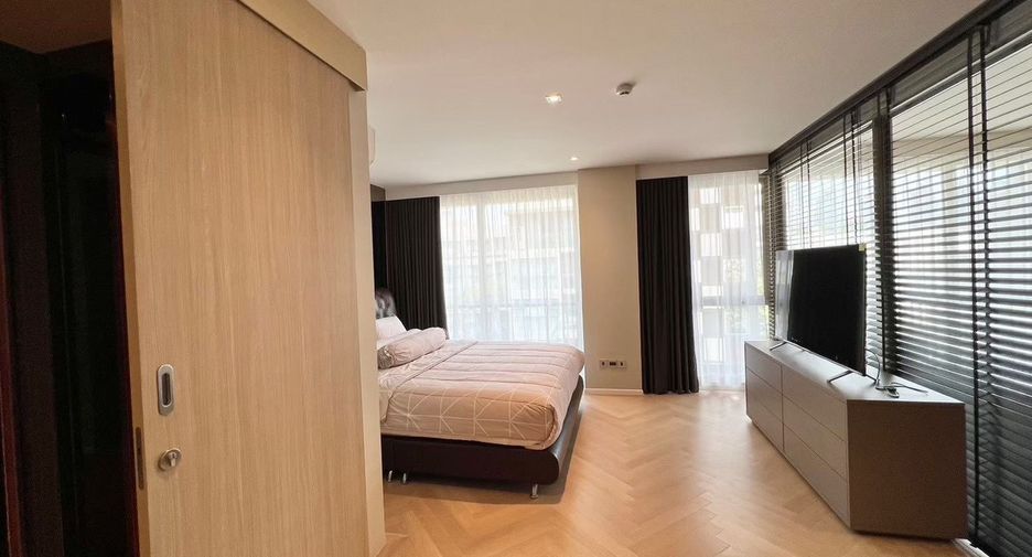 For rent 4 bedrooms condo in Watthana, Bangkok