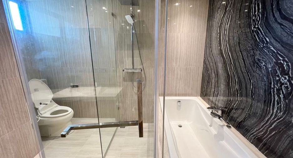 For rent 4 bedrooms condo in Watthana, Bangkok