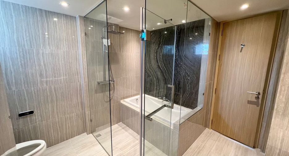 For rent 4 bedrooms condo in Watthana, Bangkok