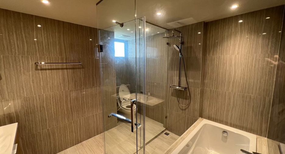 For rent 4 bedrooms condo in Watthana, Bangkok