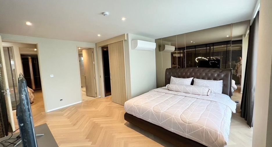 For rent 4 bedrooms condo in Watthana, Bangkok