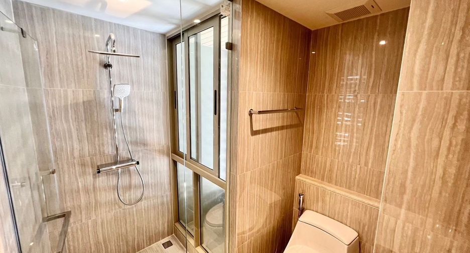 For rent 4 bedrooms condo in Watthana, Bangkok