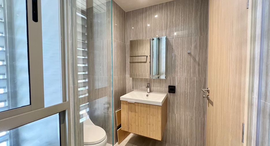 For rent 4 bedrooms condo in Watthana, Bangkok