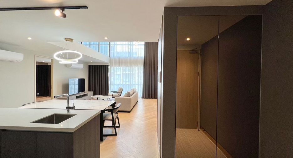 For rent 4 bedrooms condo in Watthana, Bangkok