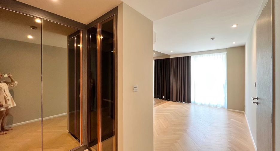 For rent 4 bedrooms condo in Watthana, Bangkok