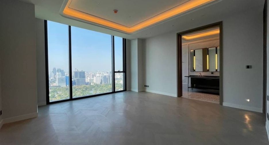 For rent 3 bedrooms condo in Sathon, Bangkok