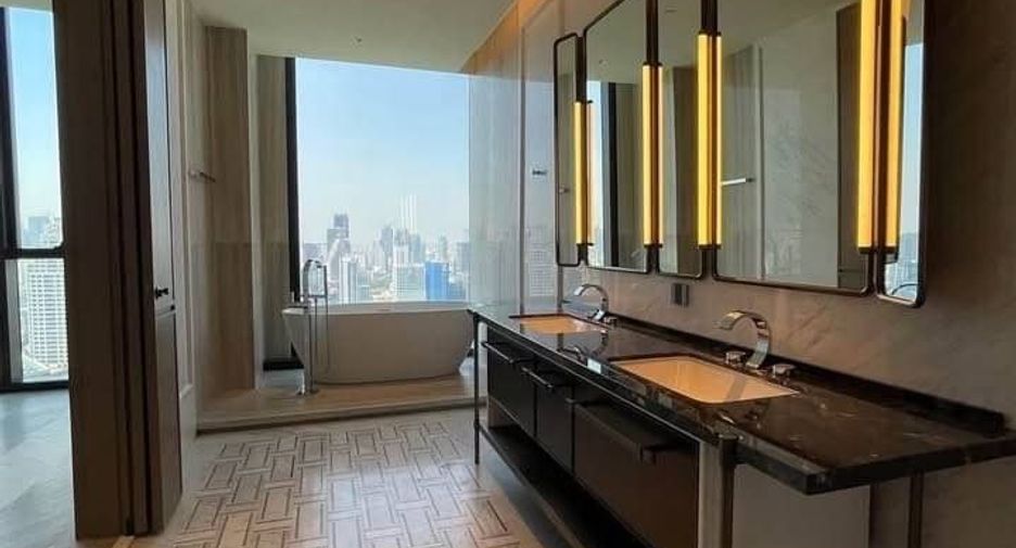 For rent 3 bedrooms condo in Sathon, Bangkok