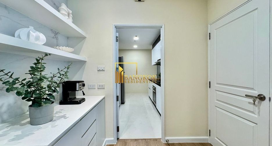 For rent 3 bedrooms condo in Pathum Wan, Bangkok