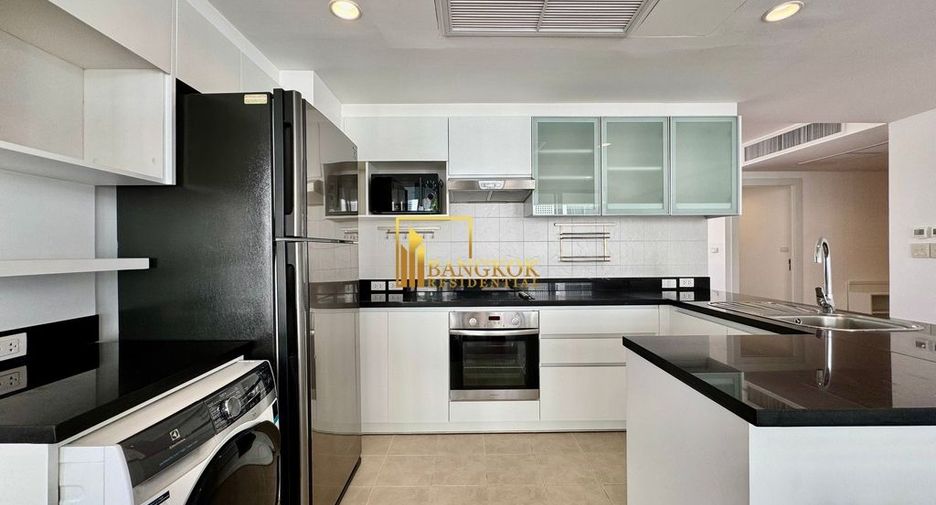 For rent 4 bedrooms apartment in Watthana, Bangkok