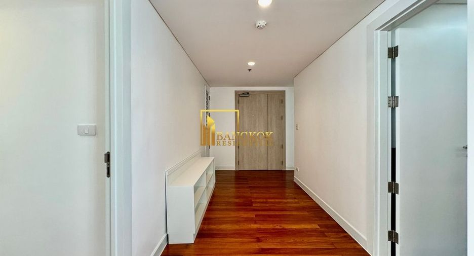 For rent 4 bedrooms apartment in Watthana, Bangkok