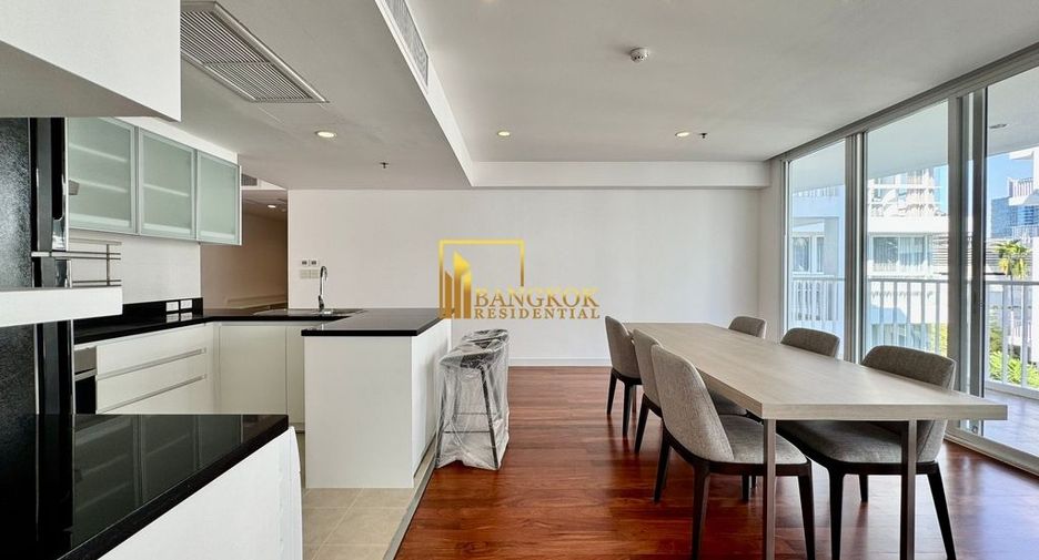 For rent 4 bedrooms apartment in Watthana, Bangkok
