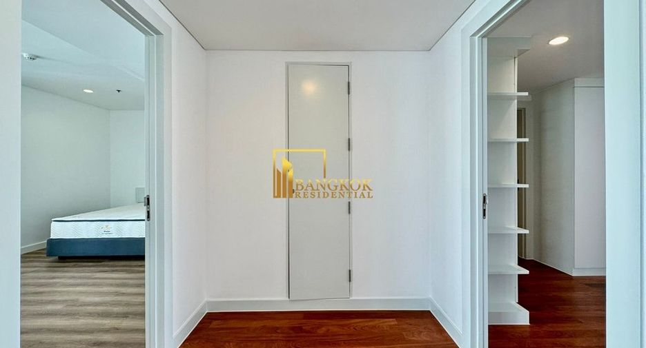 For rent 4 bedrooms apartment in Watthana, Bangkok