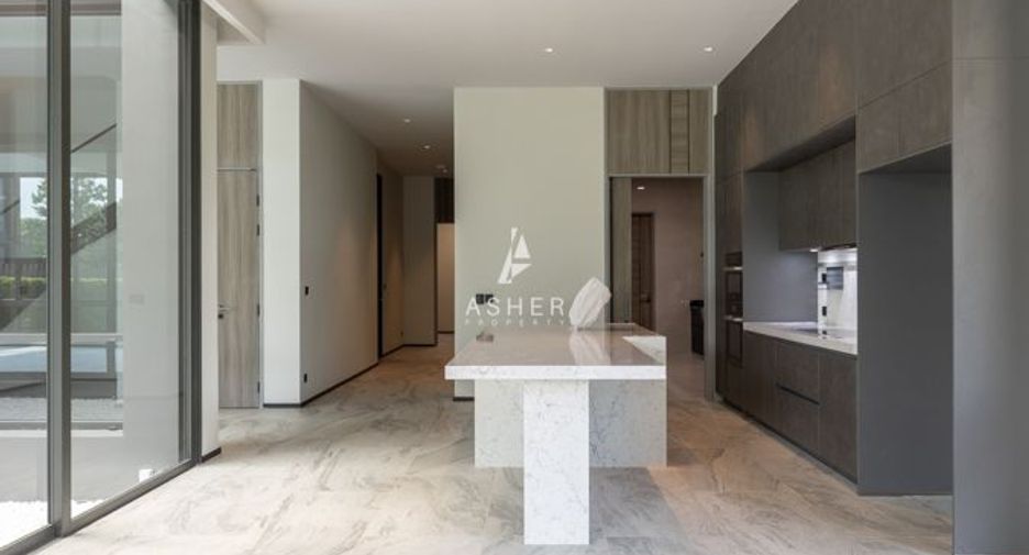 For sale 5 bedrooms house in Suan Luang, Bangkok