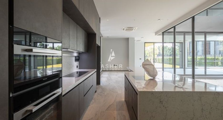 For sale 5 bedrooms house in Suan Luang, Bangkok