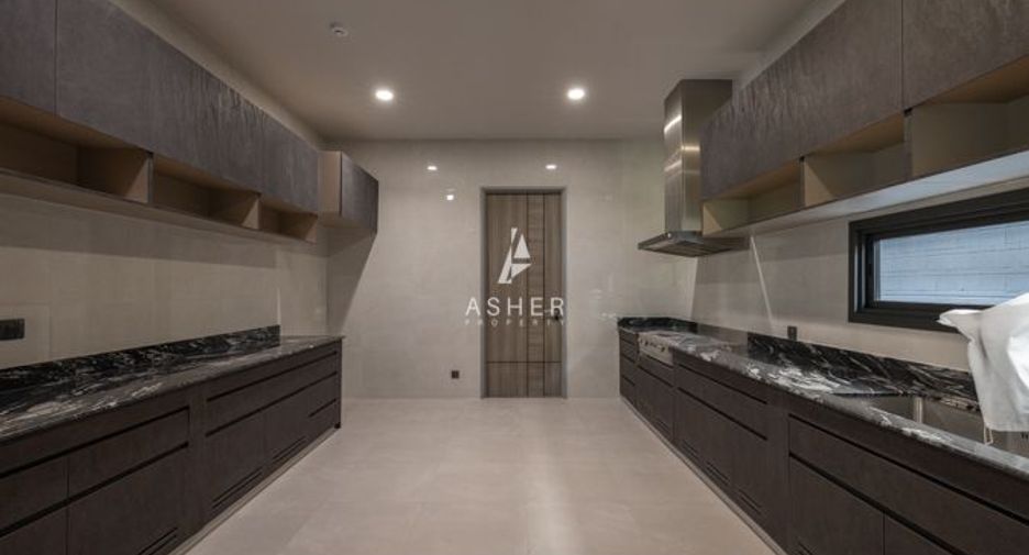 For sale 5 bedrooms house in Suan Luang, Bangkok