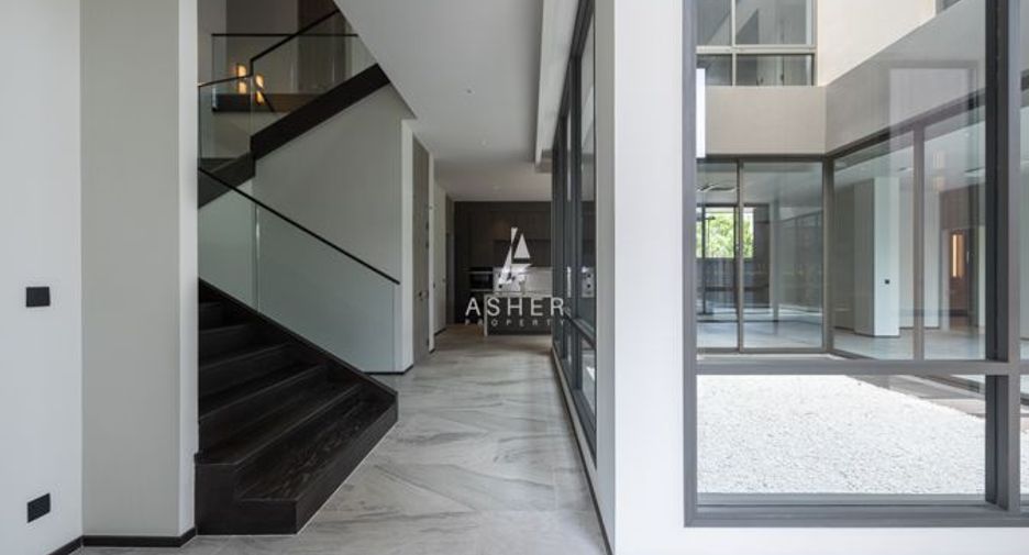 For sale 5 bedrooms house in Suan Luang, Bangkok