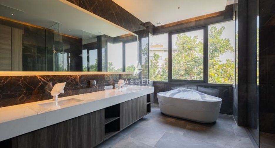 For sale 5 bedrooms house in Suan Luang, Bangkok