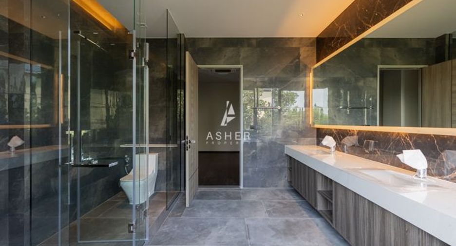 For sale 5 bedrooms house in Suan Luang, Bangkok