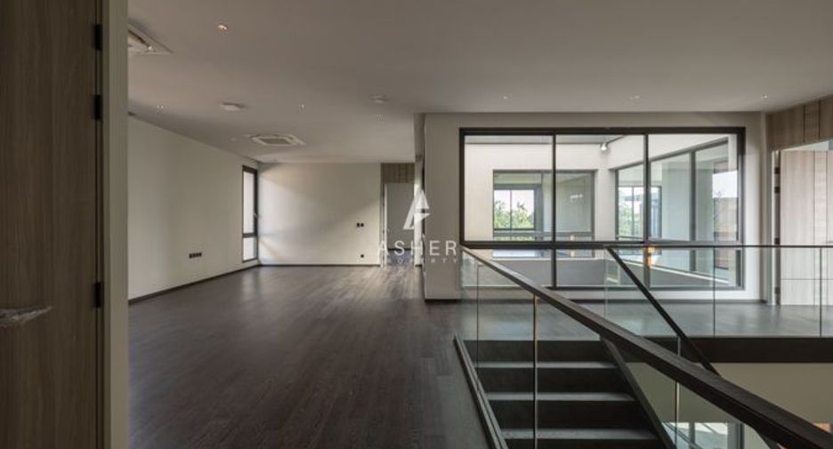 For sale 5 bedrooms house in Suan Luang, Bangkok
