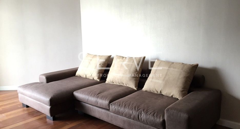 For rent 2 bed condo in Huai Khwang, Bangkok