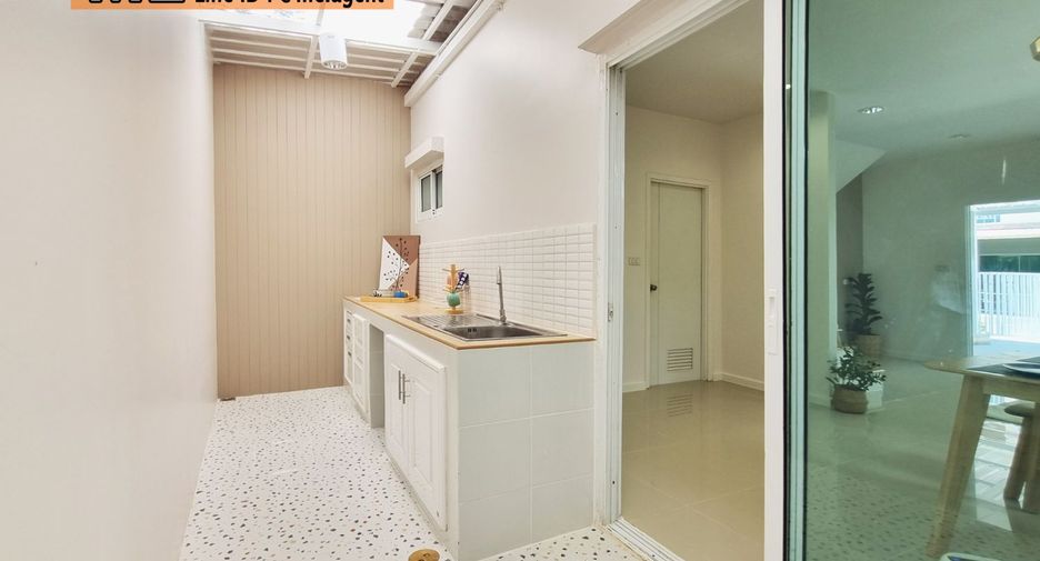 Local comercial en venta de 3 habitaciones en Suan Luang, Bangkok