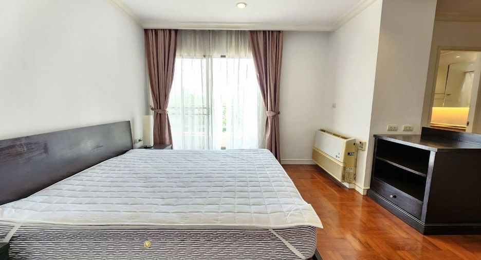 For rent 3 bedrooms apartment in Khlong Toei, Bangkok
