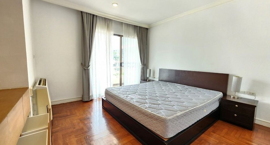 For rent 3 bedrooms apartment in Khlong Toei, Bangkok